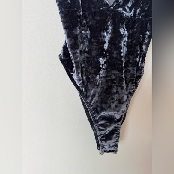 Misguided Velvet Grey Bodysuit - Picture 2 of 8